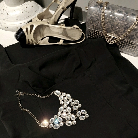 SOLD Dress - Picture 6 of 7